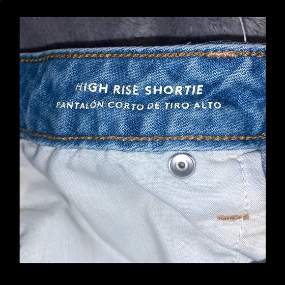 Universal Thread High Rise Shortie High Waisted Light Wash Jean Shorts Sz 2/26R - Picture 12 of 16